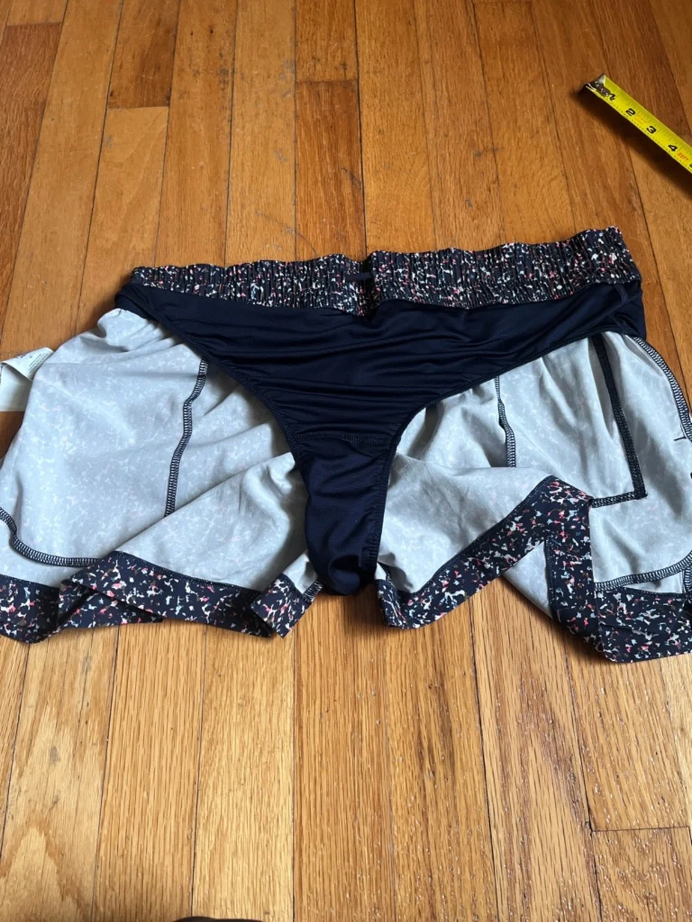 ATHLETA Weekender Mid Rise 3" Run Short Sz M Misha camo navy - Picture 10 of 12